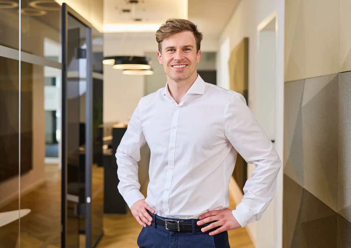 Fachzahnarzt Philipp Deuringer, Implantologie und Chirurgie