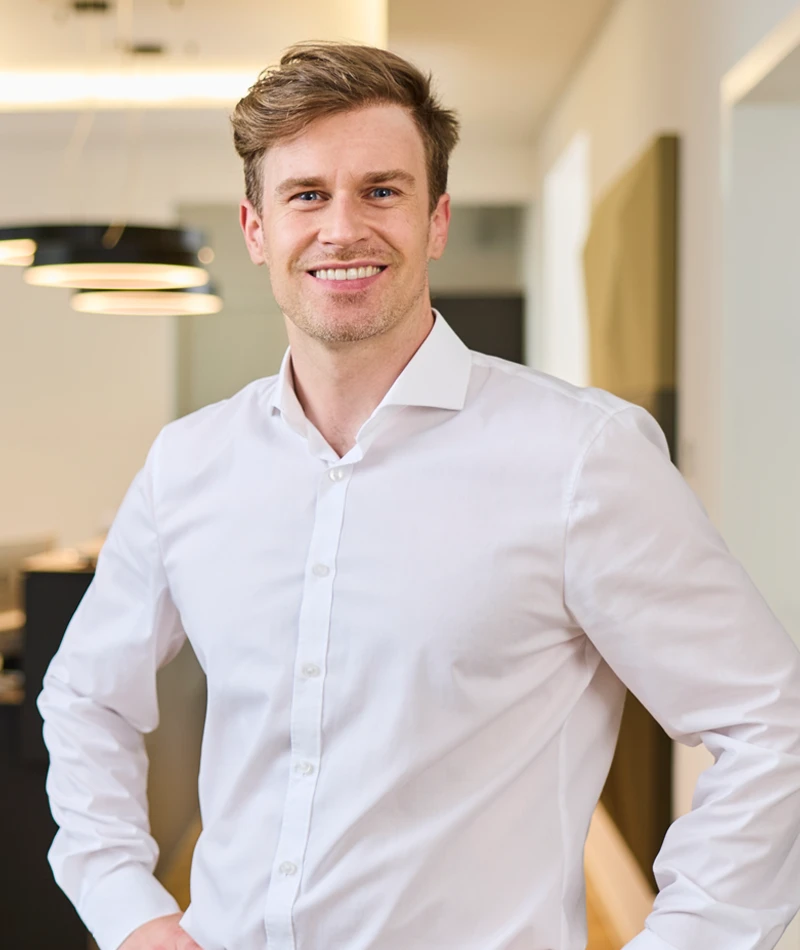 Fachzahnarzt Philipp Deuringer, Implantologie und Chirurgie